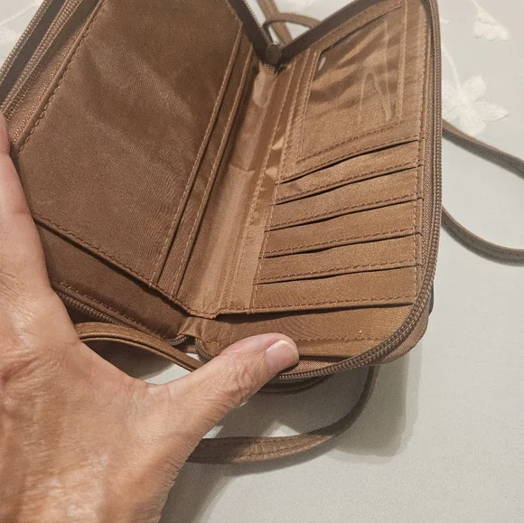 Bueno Brown Leather Crossbody Bag With Hand Strap - Picture 5 of 9